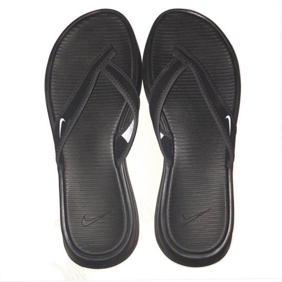 all black nike flip flops